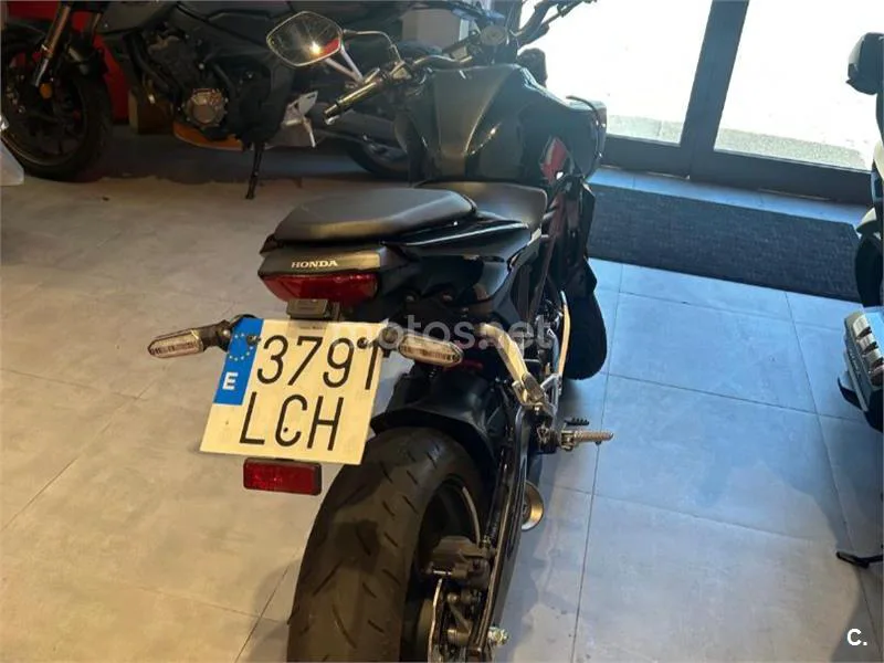 Honda CB125R - Vista 4