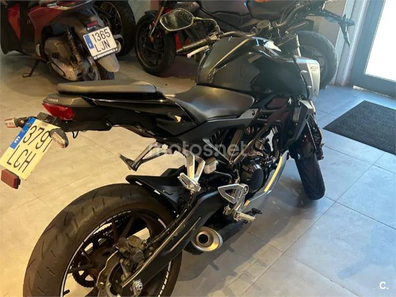 Honda CB125R - Vista 5