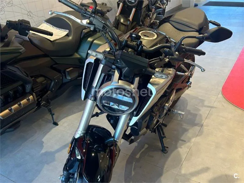 Honda CB125R - Vista 7