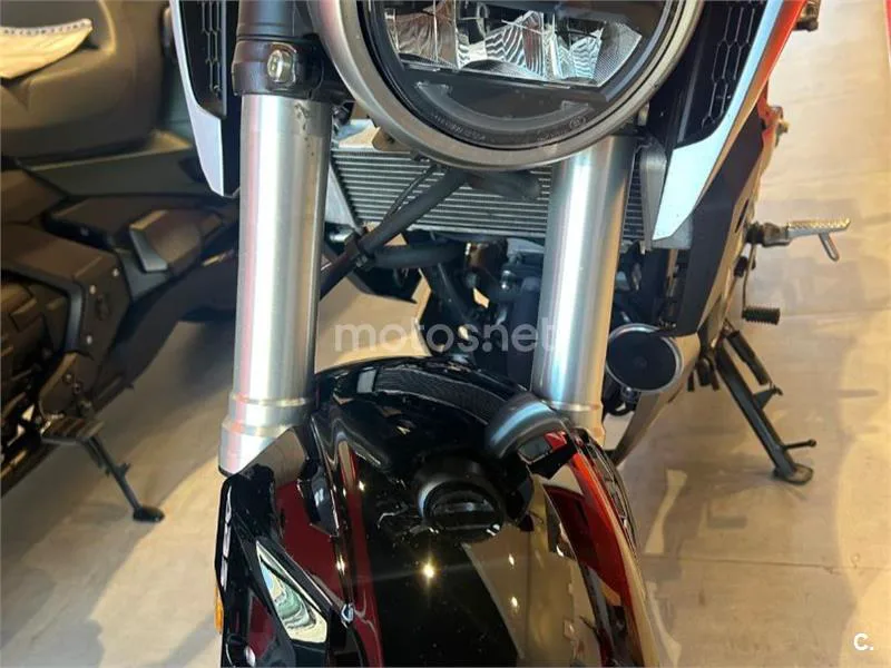 Honda CB125R - Vista 9