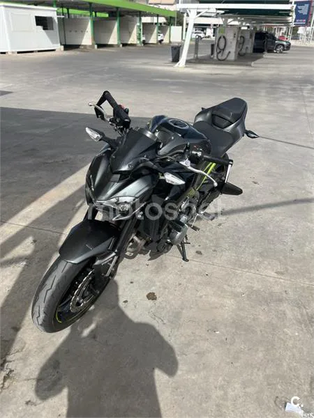 Kawasaki Z900 - Vista 4
