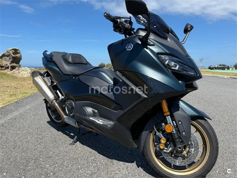 Yamaha TMAX - Vista 11
