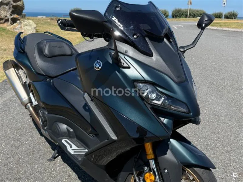 Yamaha TMAX - Vista 12