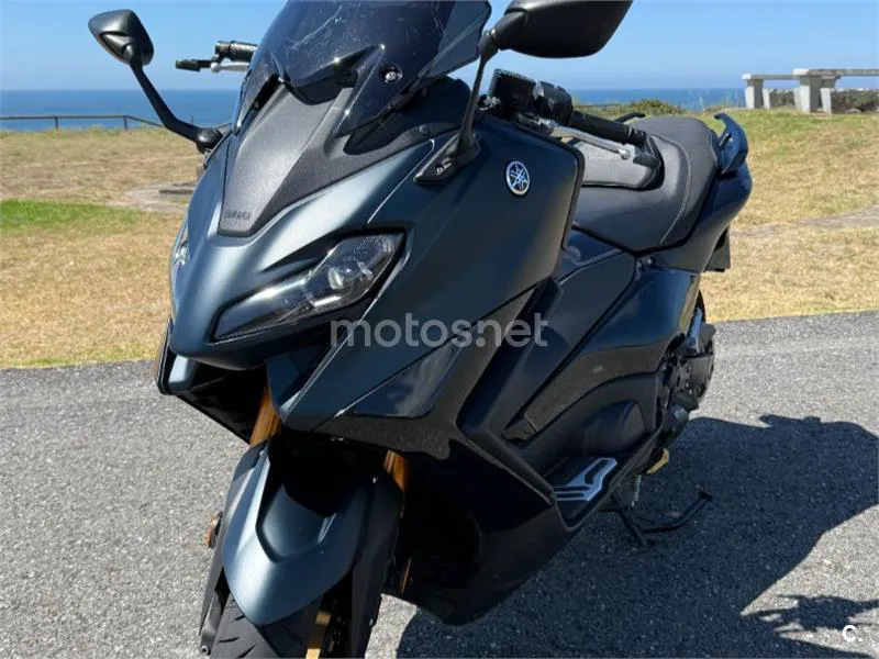 Yamaha TMAX - Vista 13