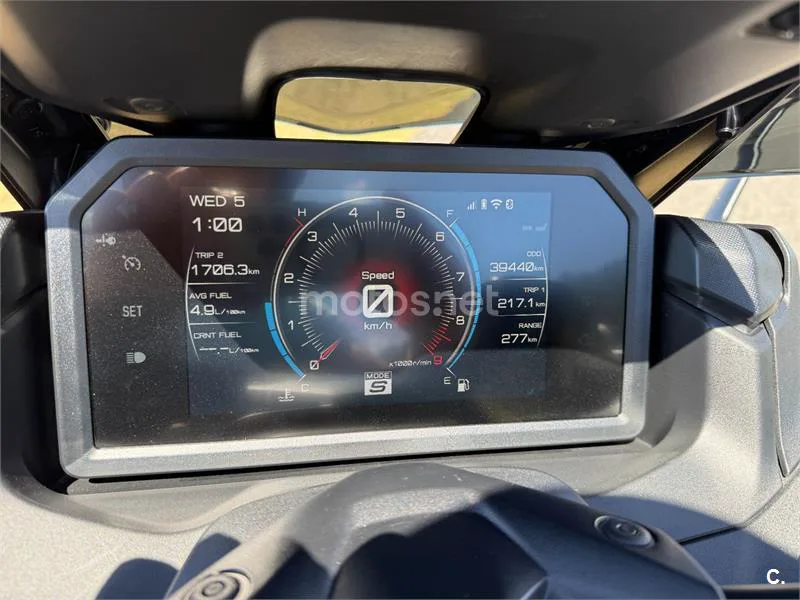 Yamaha TMAX - Vista 15