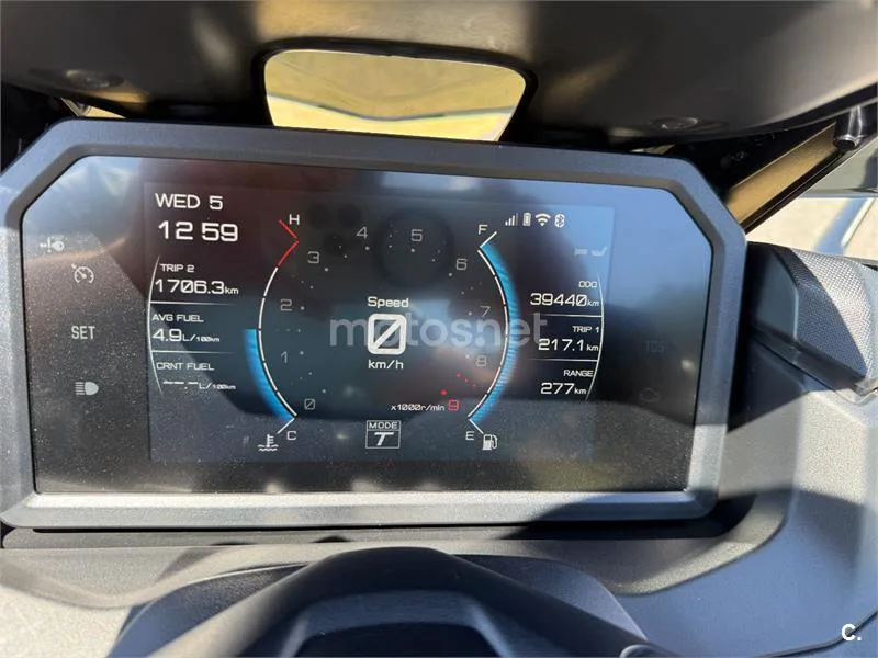 Yamaha TMAX - Vista 16