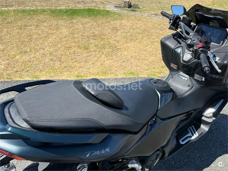 Yamaha TMAX - Vista 17