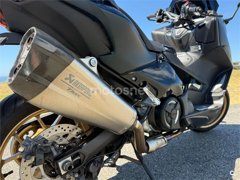 Yamaha TMAX - Vista 18