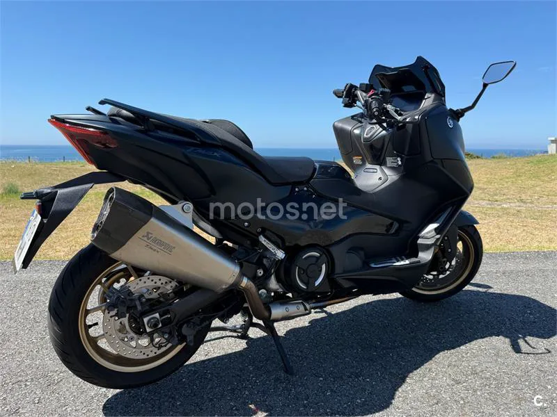 Yamaha TMAX - Vista 19