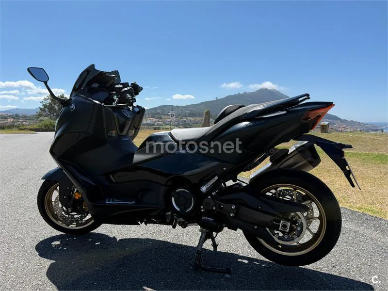 Yamaha TMAX - Vista 8