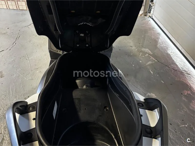 Yamaha XMAX 125 - Vista 4