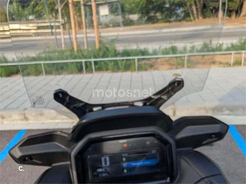 Yamaha XMAX 300 - Vista 7