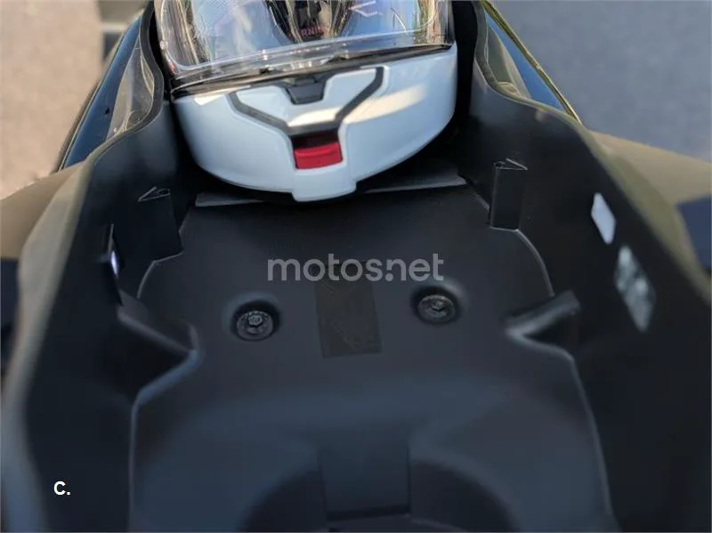 Yamaha XMAX 300 - Vista 9