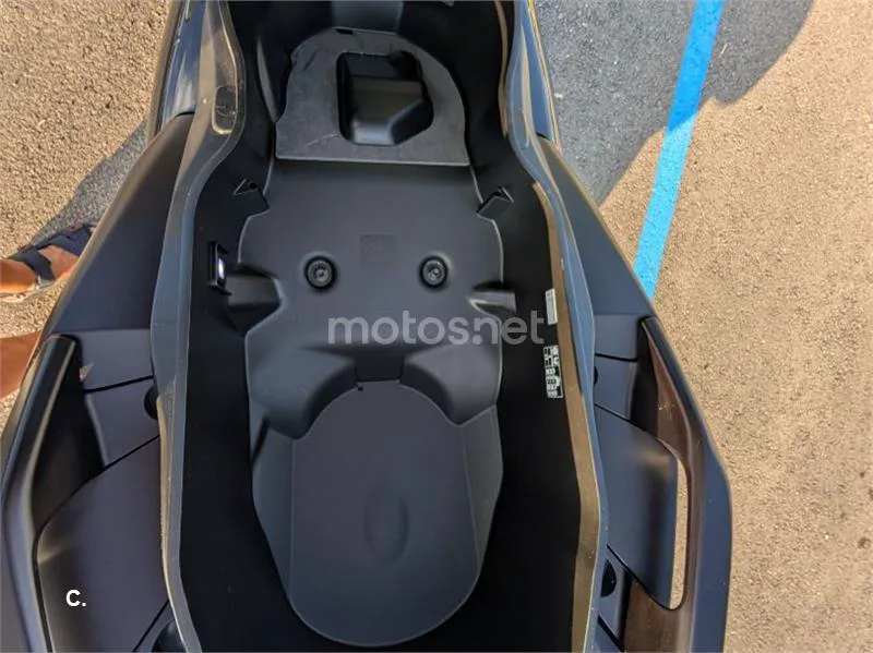 Yamaha XMAX 300 - Vista 10