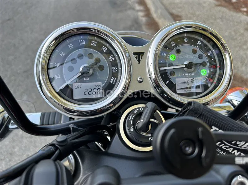 Triumph Bonneville T120 - Vista 3