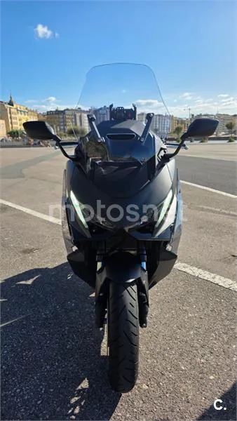 Honda Forza 750 - Vista 3