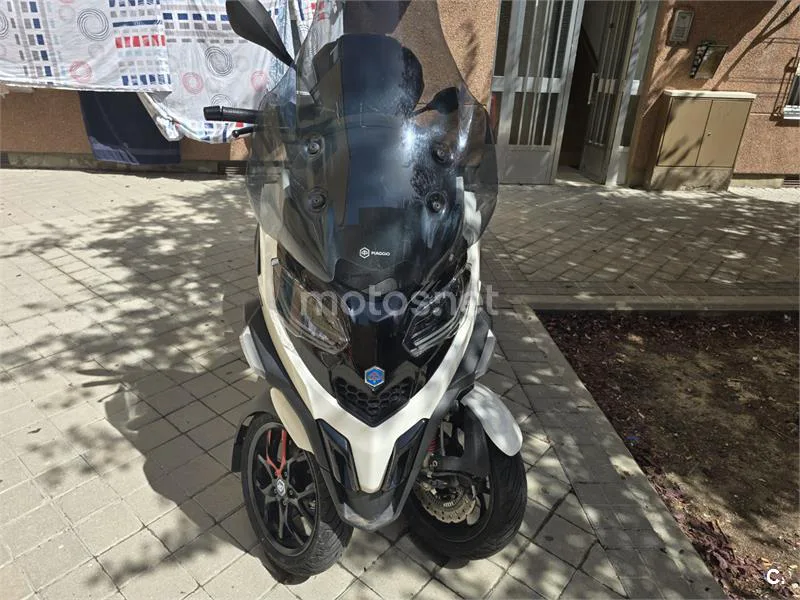Piaggio MP3 400 Sport - Vista 3
