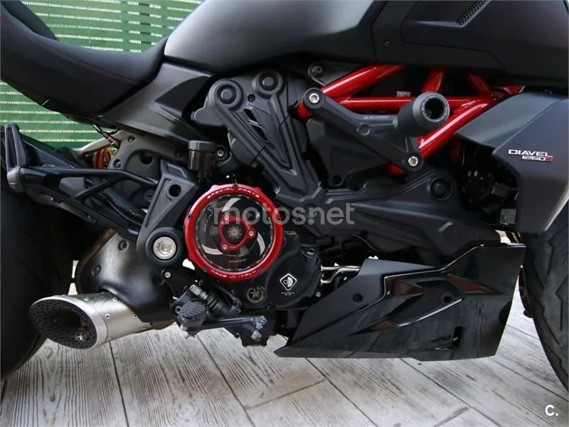 Ducati Diavel - Vista 11