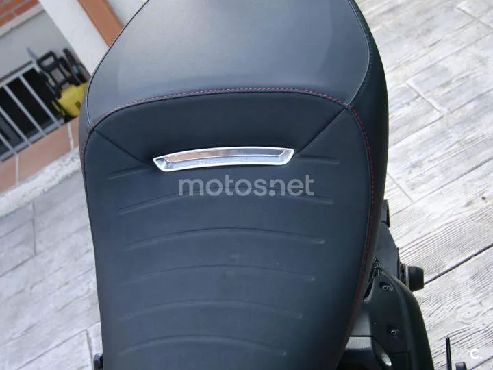 Ducati Diavel - Vista 3