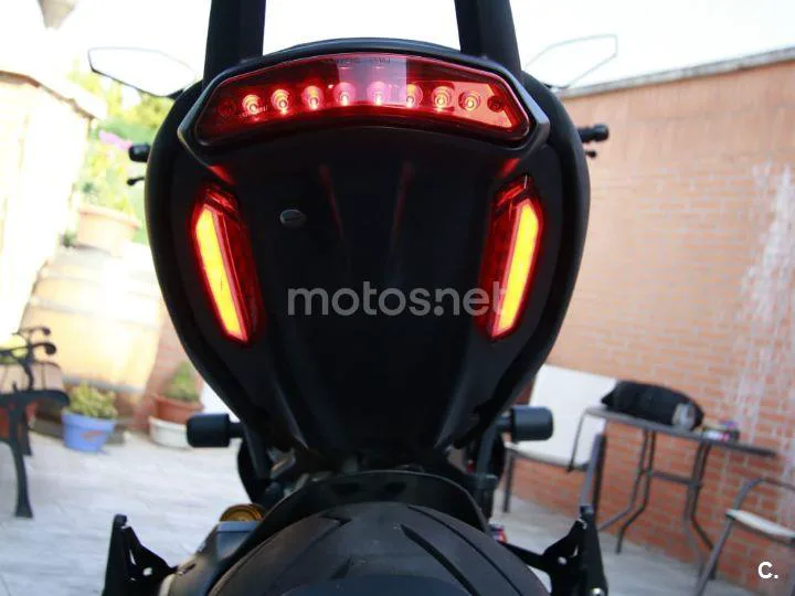 Ducati Diavel - Vista 8