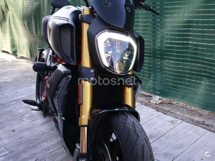 Ducati Diavel - Vista 9