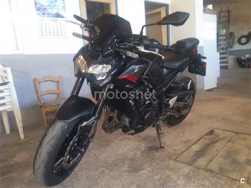 Kawasaki Z900 - Vista 4