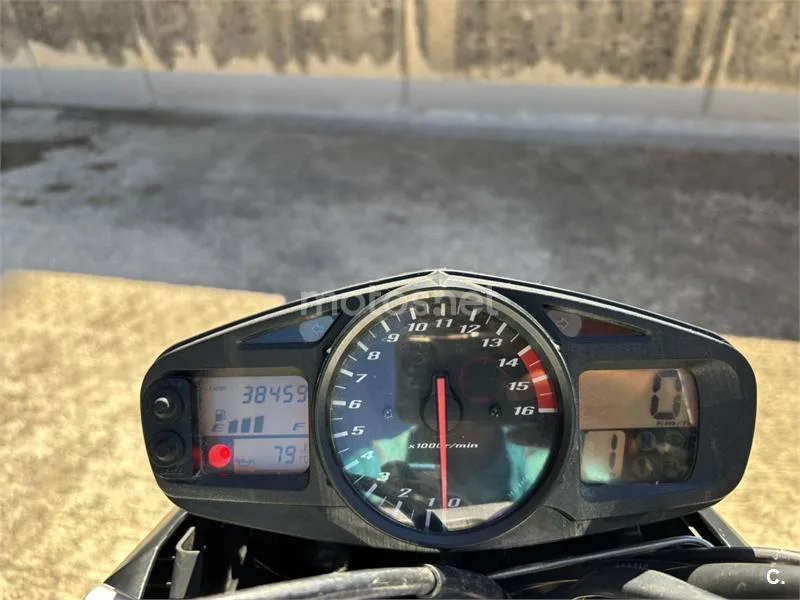 Suzuki GSR600 - Vista 4