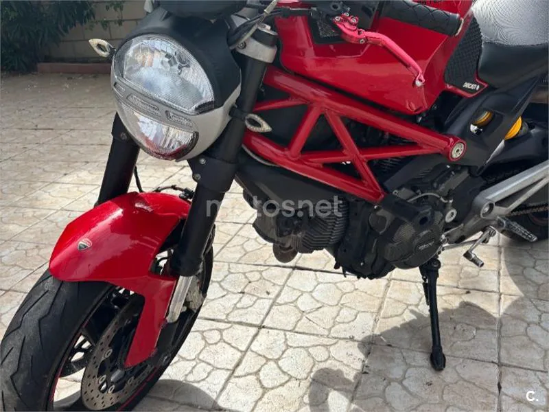Ducati Monster 696 - Vista 3