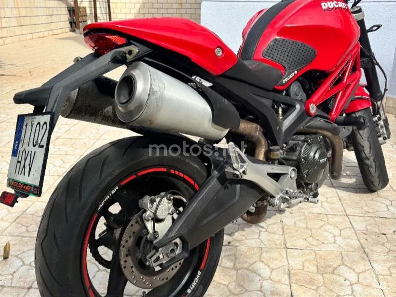 Ducati Monster 696 - Vista 4