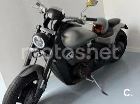 Suzuki Intruder M1800R - Vista 4