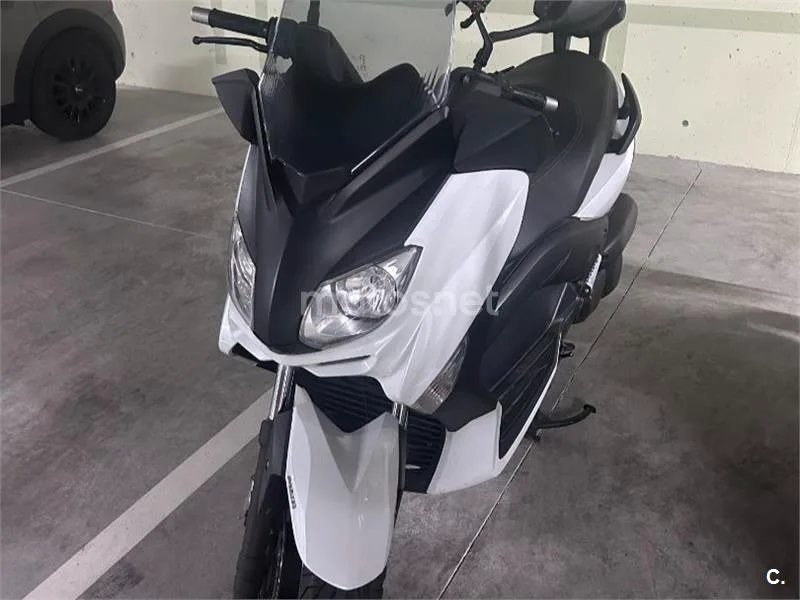 Yamaha XMAX 250 - Vista 4