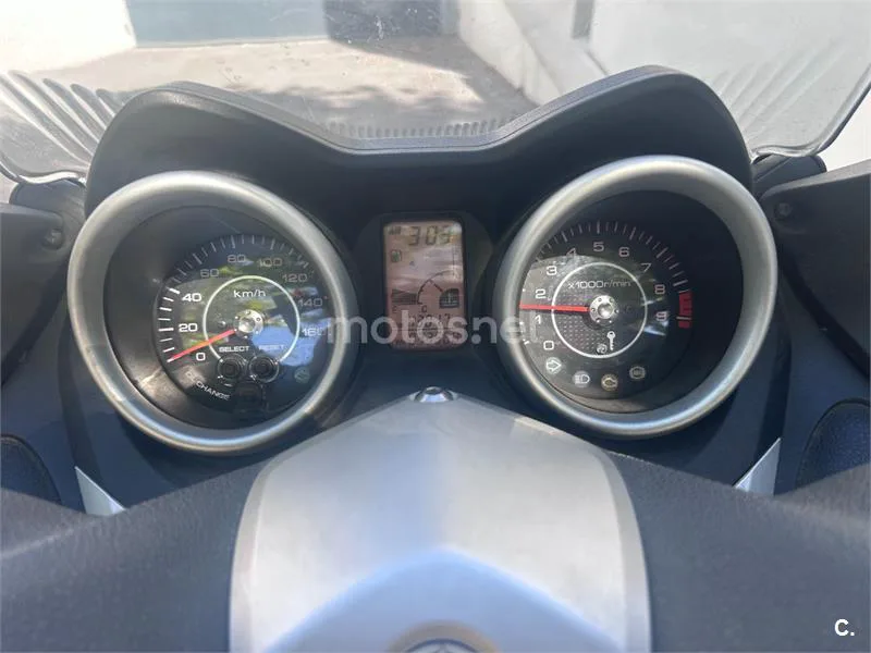 Yamaha XMAX 250 - Vista 6