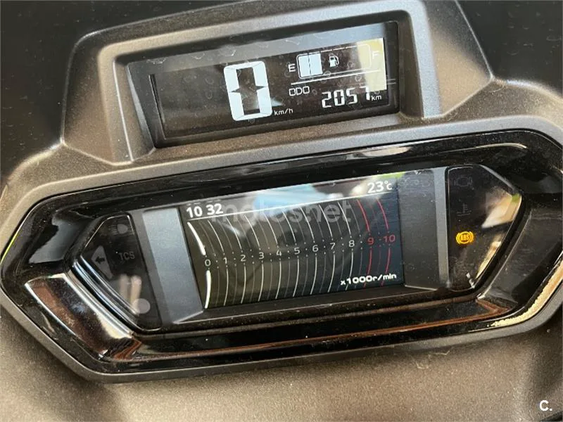 Yamaha XMAX 300 - Vista 5