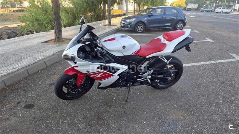Yamaha YZF-R1 - Vista 4