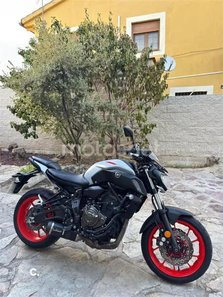 Yamaha MT-07 - Vista 8