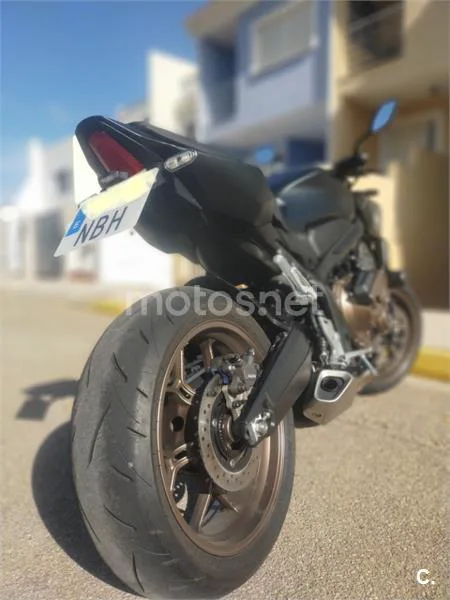 Honda CB650R - Vista 4