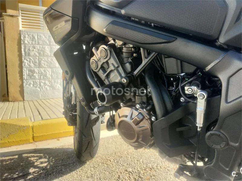 Honda CB650R - Vista 8