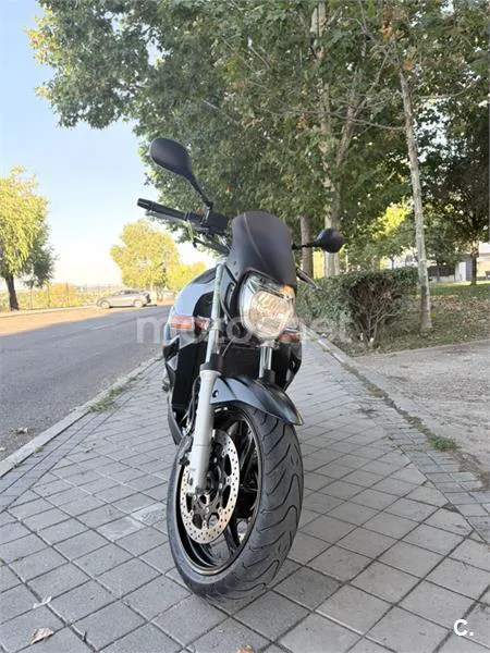 Suzuki GSR600 - Vista 7