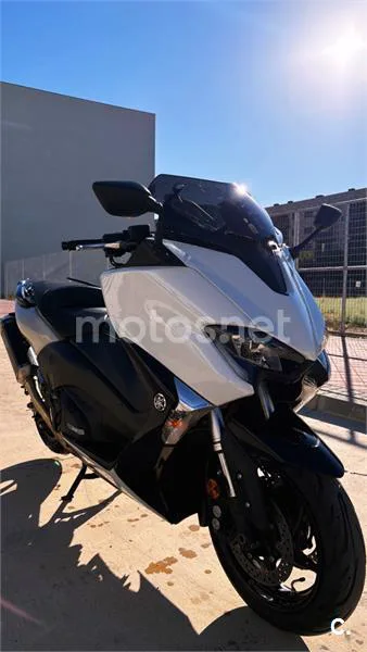 Yamaha TMAX - Vista 3