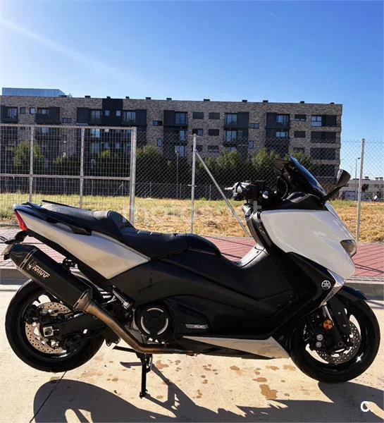 Yamaha TMAX - Vista 4
