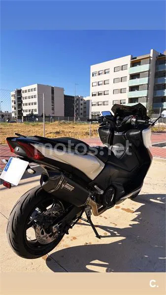 Yamaha TMAX - Vista 5
