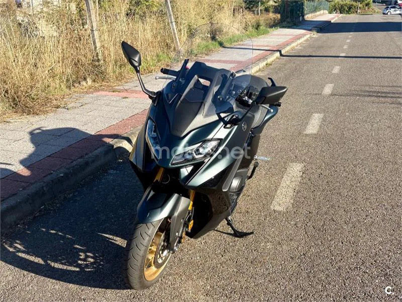 Yamaha TMAX - Vista 3