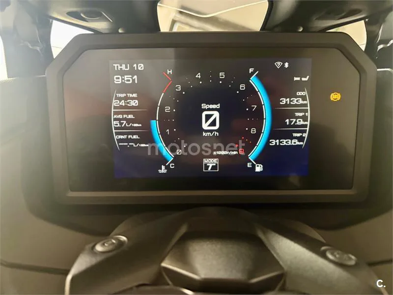 Yamaha TMAX - Vista 4