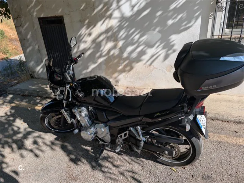 Suzuki Bandit 650 - Vista 3