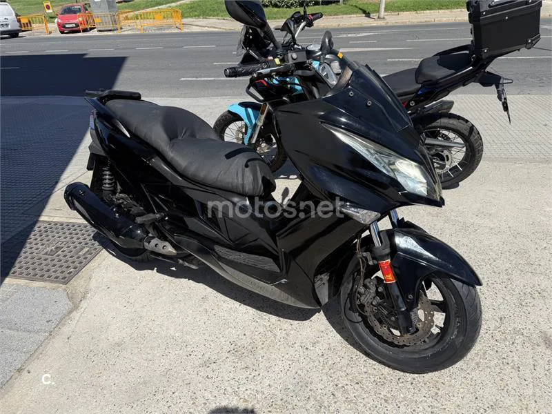 Kawasaki J300 - Vista 3