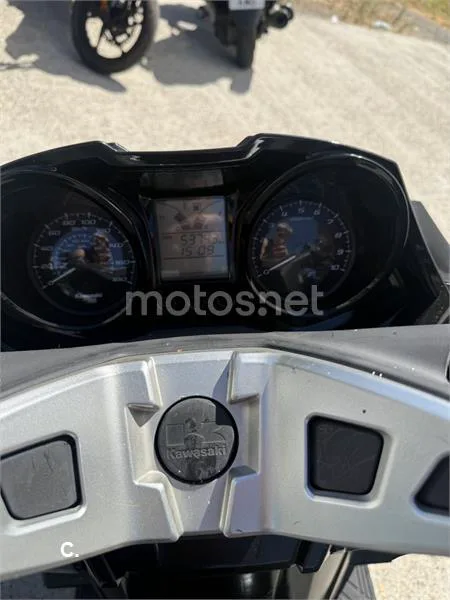 Kawasaki J300 - Vista 5
