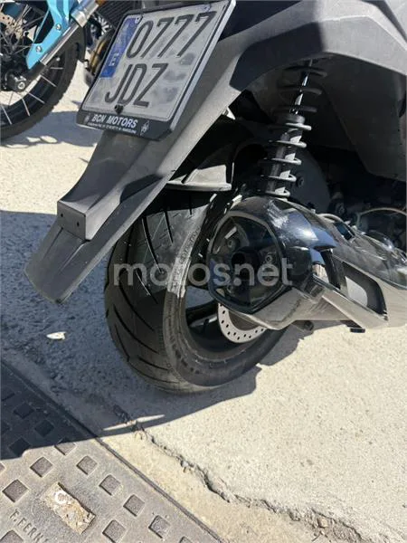Kawasaki J300 - Vista 6