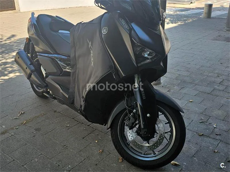 Yamaha XMAX 300 - Vista 4