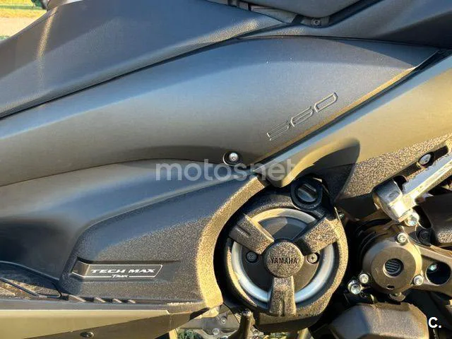 Yamaha TMAX - Vista 4