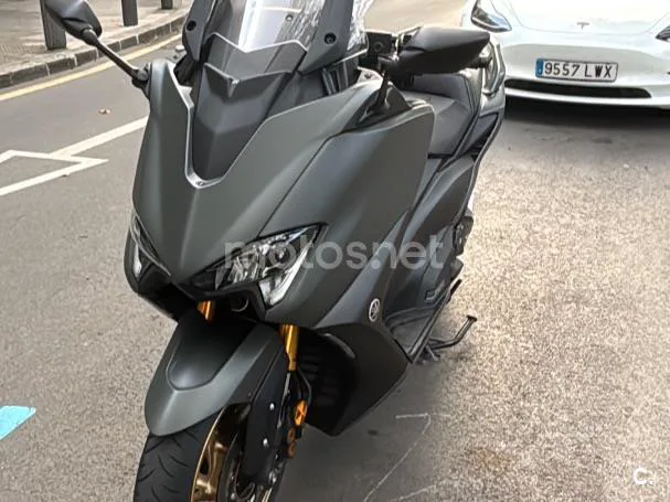Yamaha TMAX - Vista 7